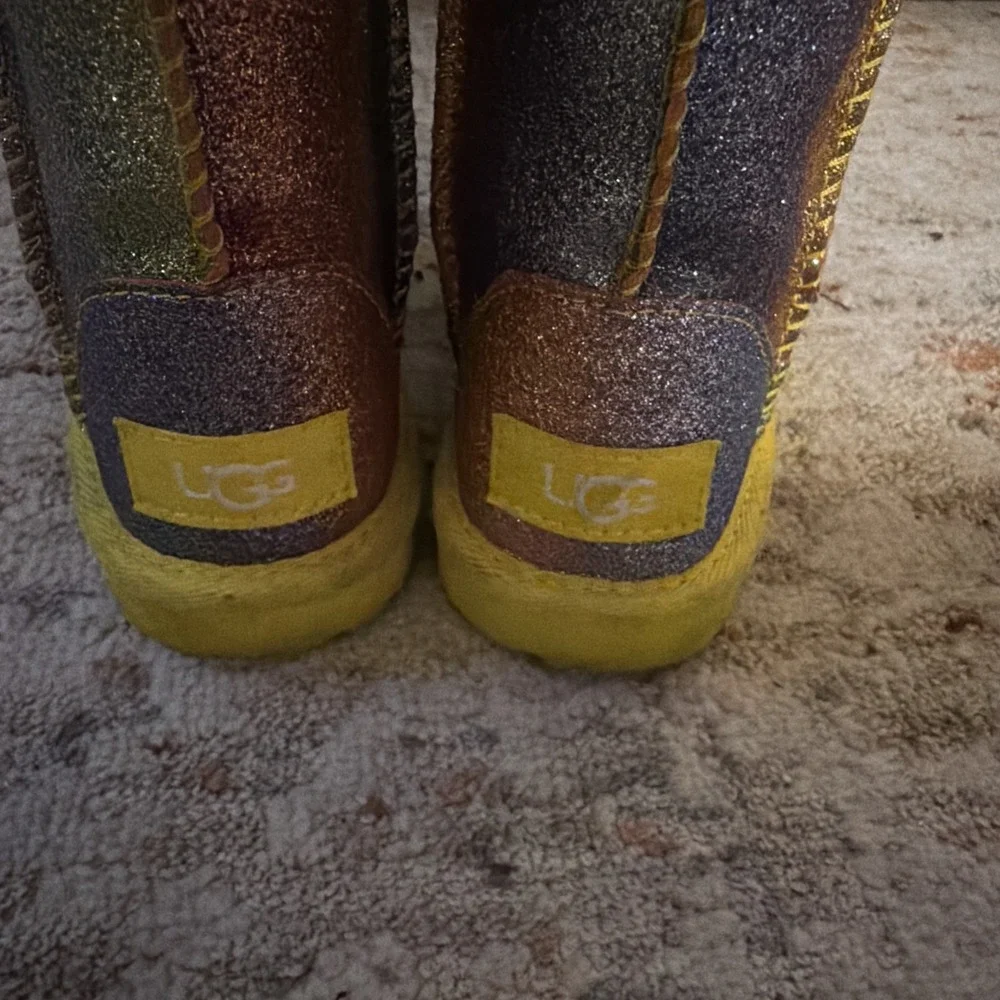 UGG KIDS CLASSIC II RAINBOW GLITTER BOOTS SIZE 10